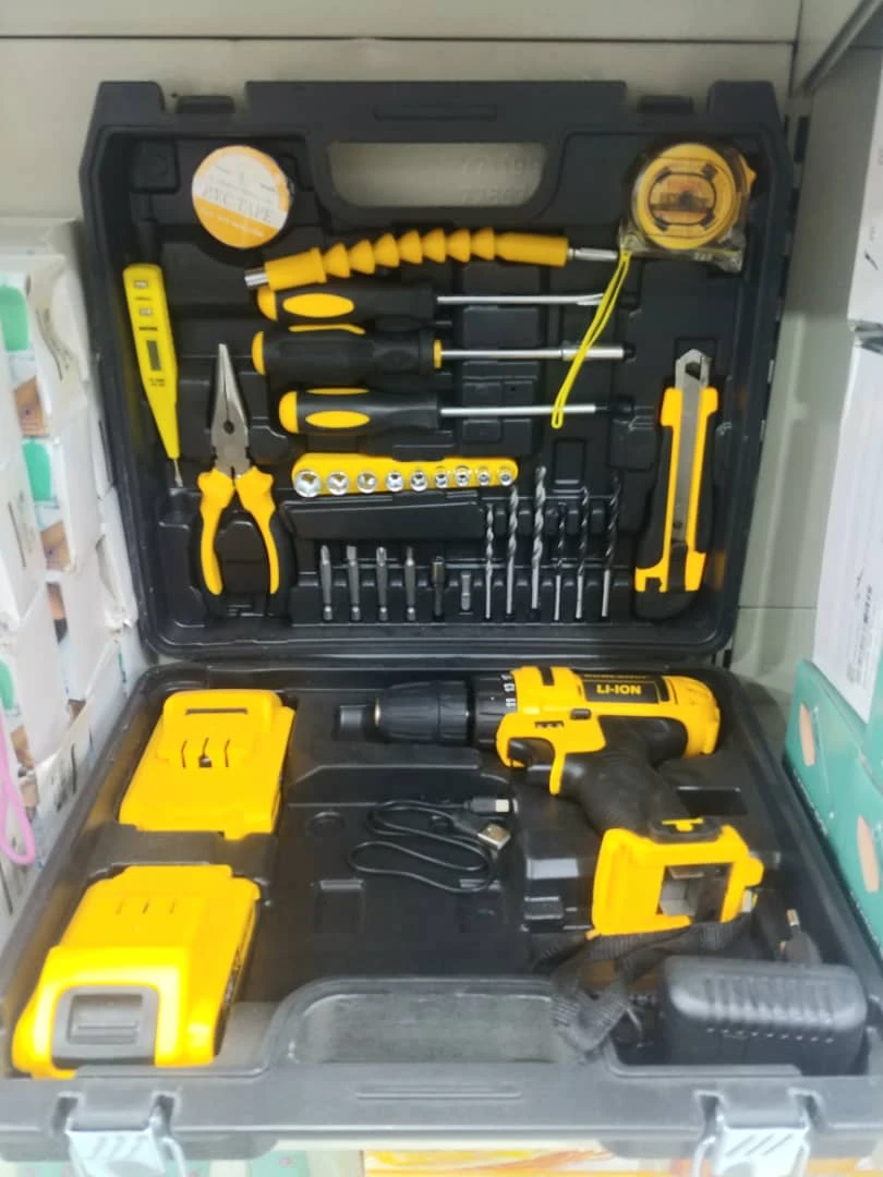 مفك كهرباء لاين اصفر مع العدة ابو 2 بطاريات